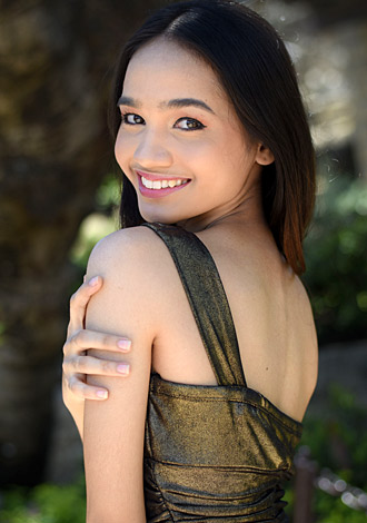 Date the member of your dreams: pretty Asian member Monica  Ancheta from Davao City